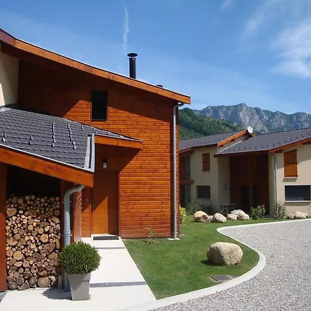 Les Granges De Leo Hébergement de vacances Aston